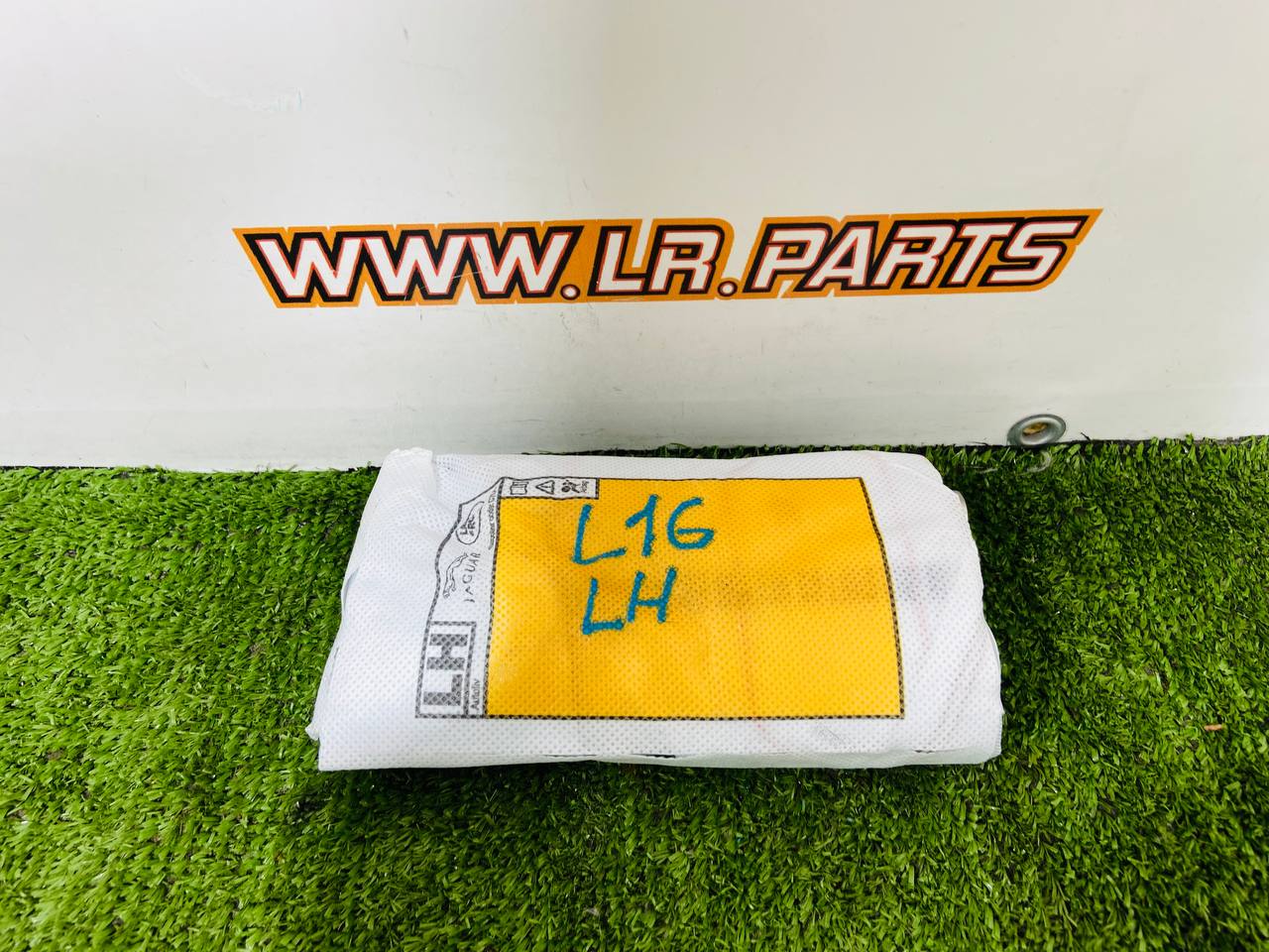 LR085979 Front left seat airbag Range Rover Sport L494 (2014-2022) Used - Image 12