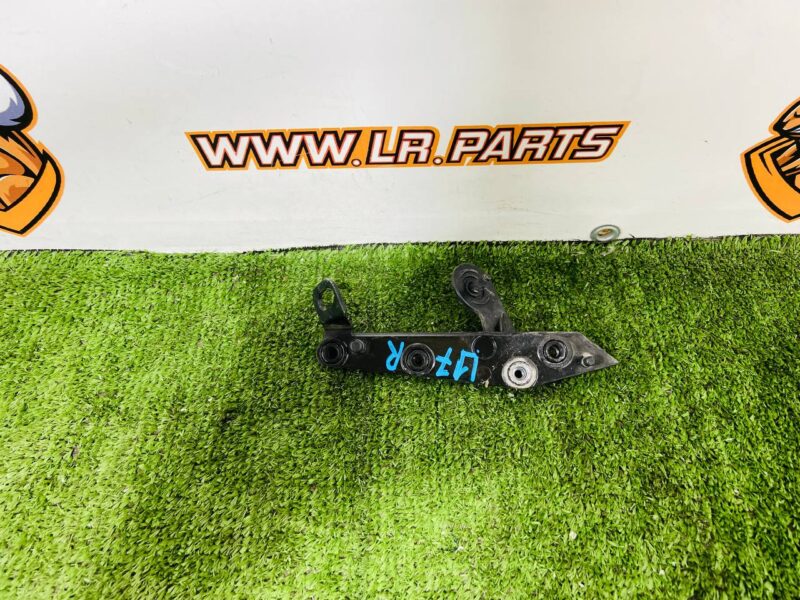 LR091700 Right fender mounting bracket Range Rover Velar L560 (2018-) USED - Image 20