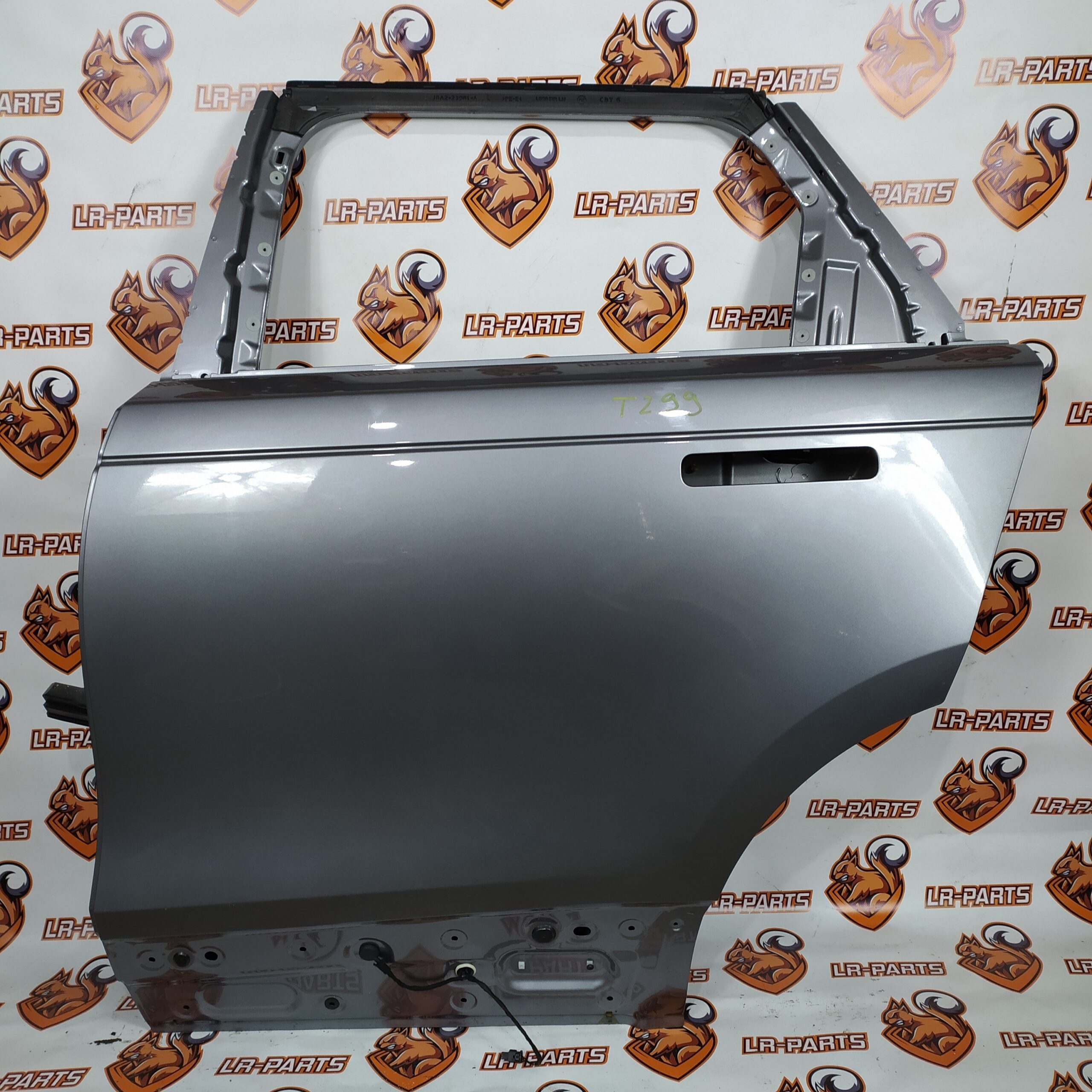 LR091720 Rear left door Range Rover Velar L560 (2018-) Used - Image 24