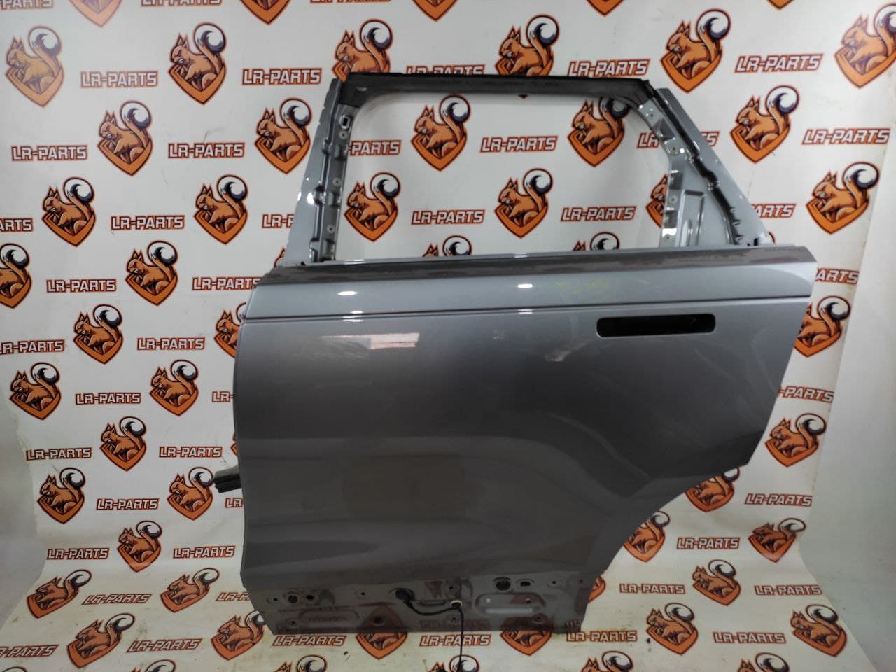 LR091720 Rear left door Range Rover Velar L560 (2018-) Used - Image 25