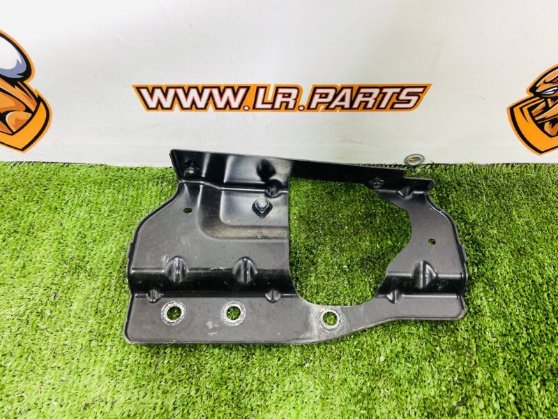 LR092010 Front right upper wing bracket Range Rover Velar L560 (2018-) Used - Image 14