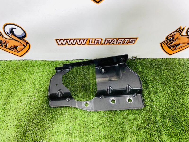 LR092011 Front left upper wing bracket Range Rover Velar L560 (2018-) Used - Image 14