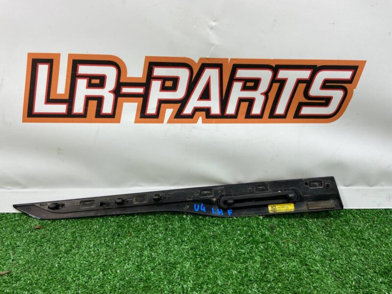 LR092672 Door molding front left outer Range Rover Velar L560 (2018-) used cost 35 € in stock 1 pcs.