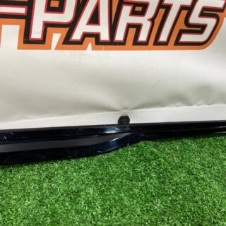LR092672 Door molding front left outer Range Rover Velar L560 (2018-) used cost 35 € in stock 1 pcs.