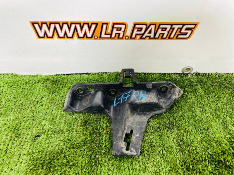LR093502 Front bumper mounting bracket left Range Rover Velar L560 (2018-) used - Image 13