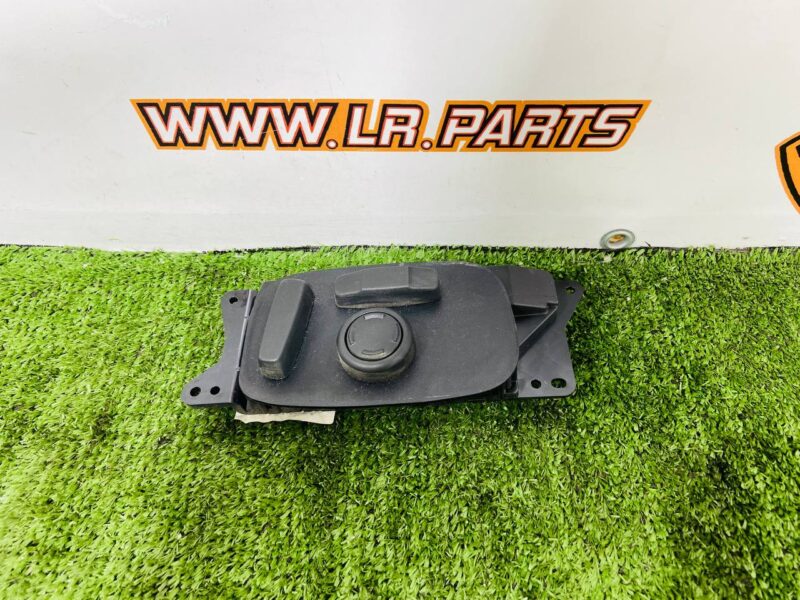 LR098267 Right side electric seat adjustment switch Range Rover Velar L560 (2018-) Used cost  € in stock 1 pcs.
