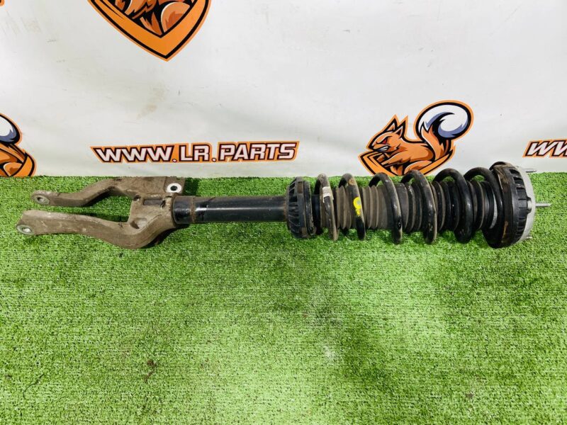 LR105282KIT2 Front right shock absorber with bracket Range Rover Sport L494 (2014-2022) Used. cost  € in stock 1 pcs.