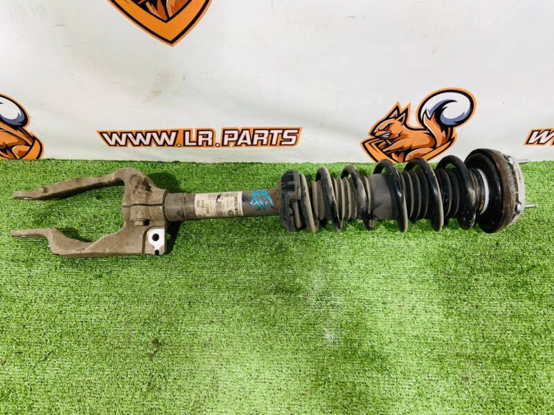LR105282KIT2 Front right shock absorber with bracket Range Rover Sport L494 (2014-2022) Used. cost  € in stock 1 pcs.