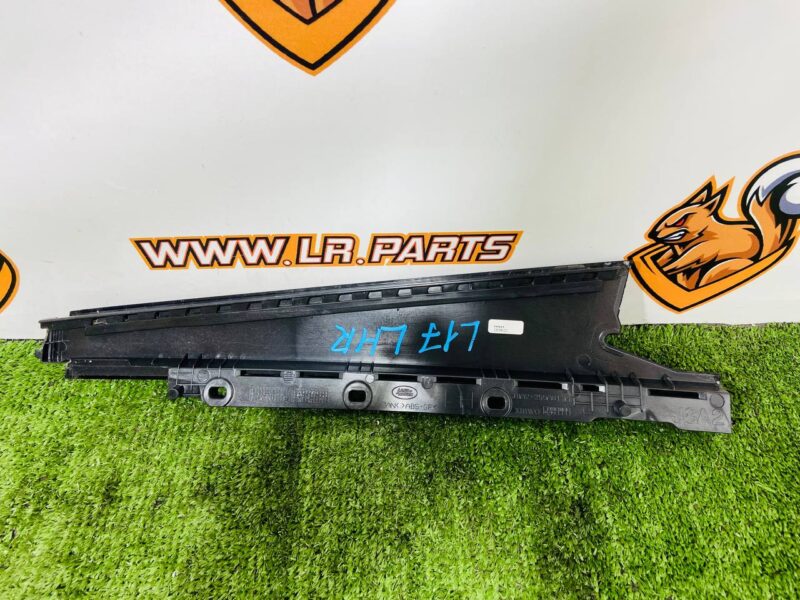 LR110437 Rear left door trim Range Rover Velar L560 (2018-) Used cost 40 € in stock 1 pcs.