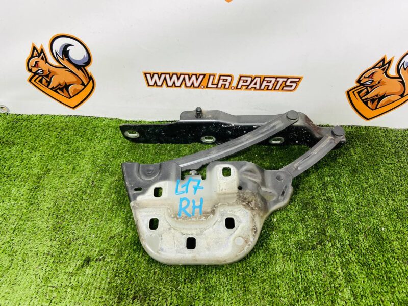 LR111644 Hood hinge right Range Rover Velar L560 (2018-) Used cost 50 € in stock 5 pcs.
