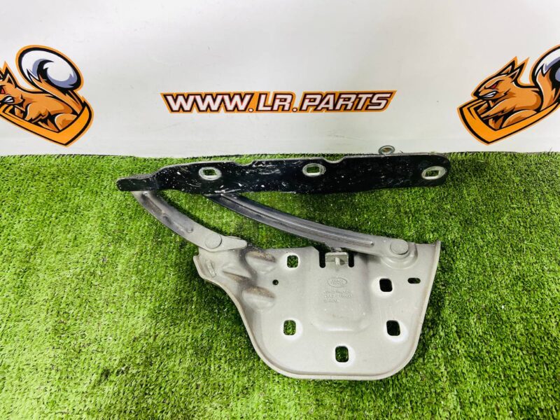 LR111644 Hood hinge right Range Rover Velar L560 (2018-) Used cost 50 € in stock 5 pcs.