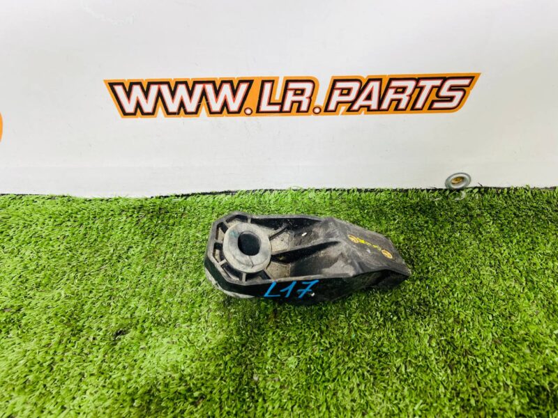 LR134919 Radiator bracket left, upper RANGE ROVER VELAR (L560) Used cost 25 € in stock 1 pcs.