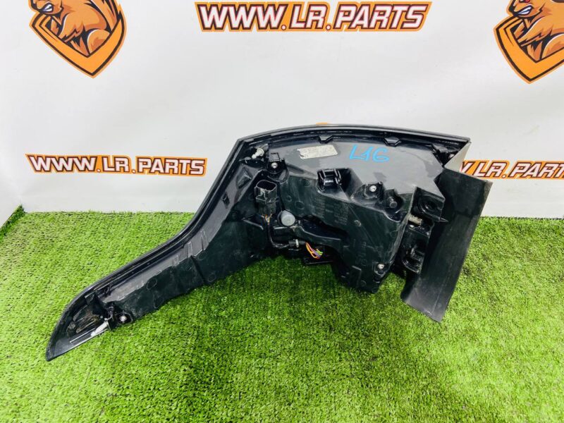 LR136857 Rearlight left in fender Range Rover Sport L494 2018- used - Image 18