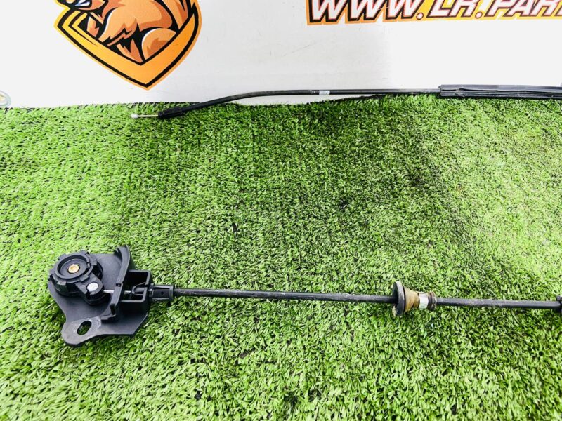 LR137552 Hood opening handle Range Rover Sport L494 (2014-2022) Used cost 4 € in stock 7 pcs.