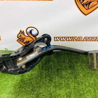 LR141718 Brake pedal with bracket Range Rover Velar L560 (2018-) Used cost  € in stock 1 pcs.
