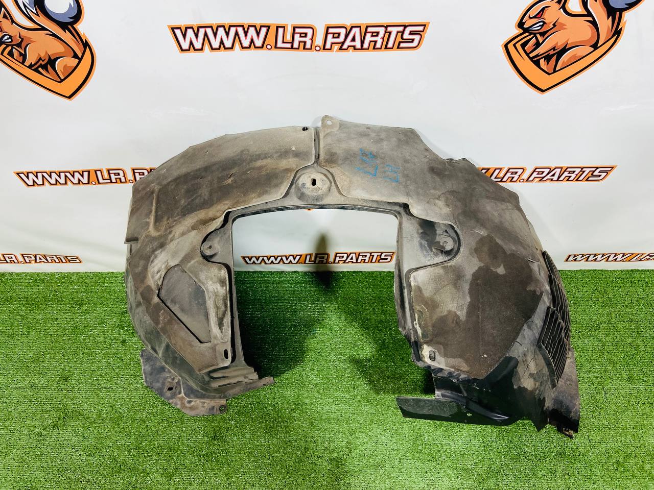 LR142090 Front left mudguard Range Rover Velar L560 (2018-) Used - Image 30