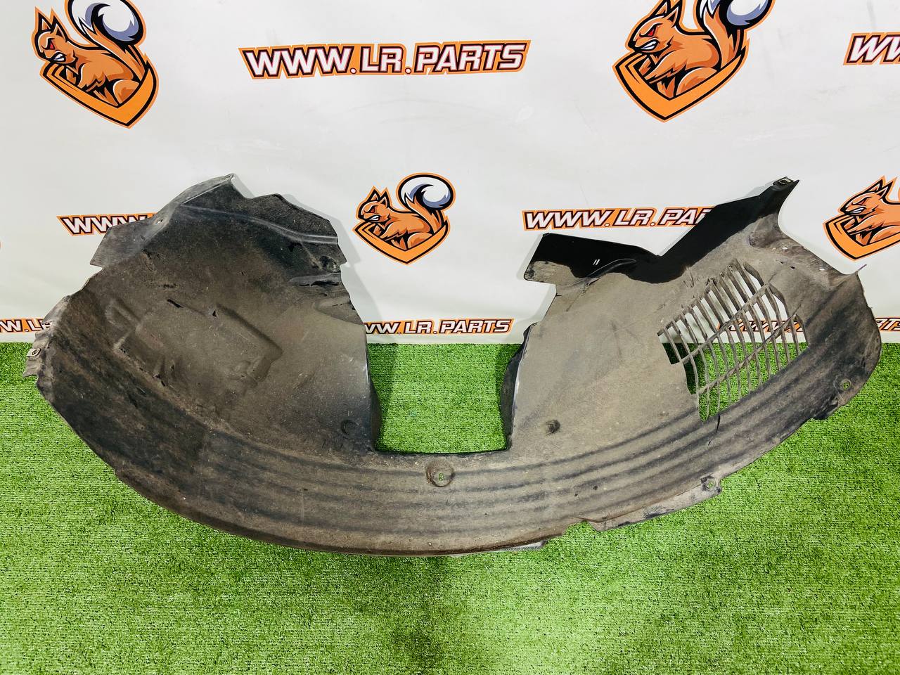 LR142090 Front left mudguard Range Rover Velar L560 (2018-) Used - Image 31