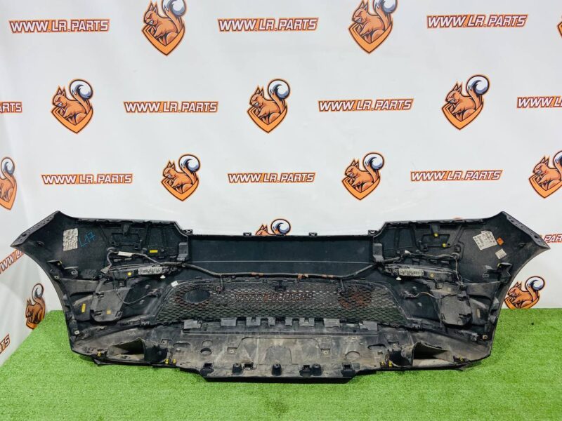 LR143258 Front assembled bumper for Range Rover Velar L560 (2018-) Used cost  € in stock 1 pcs.