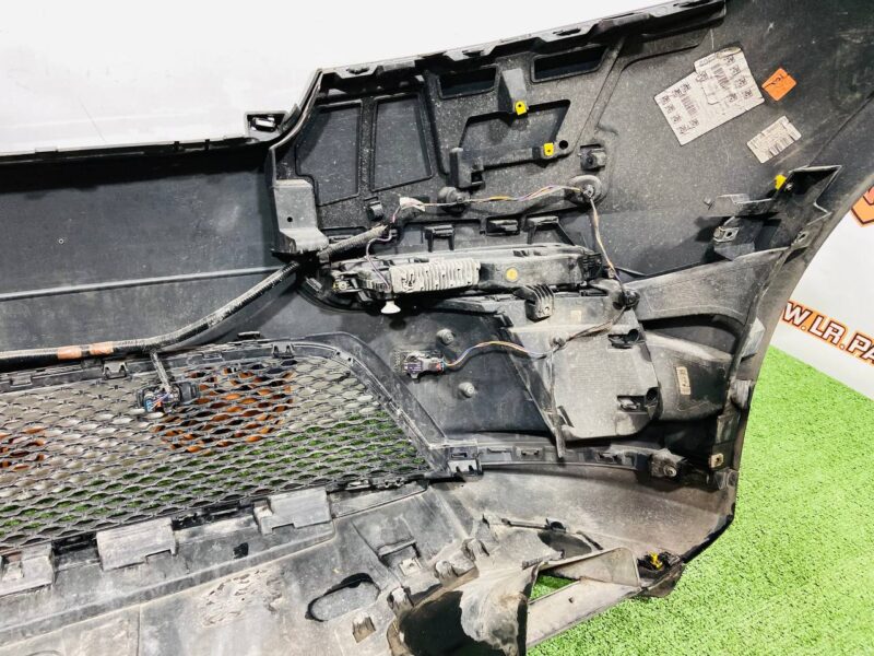 LR143258 Front assembled bumper for Range Rover Velar L560 (2018-) Used cost  € in stock 1 pcs.