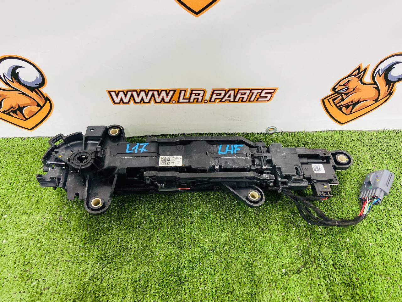 LR144887 Door handle outer front left Range Rover Velar L560 (2018-) USED - Image 13