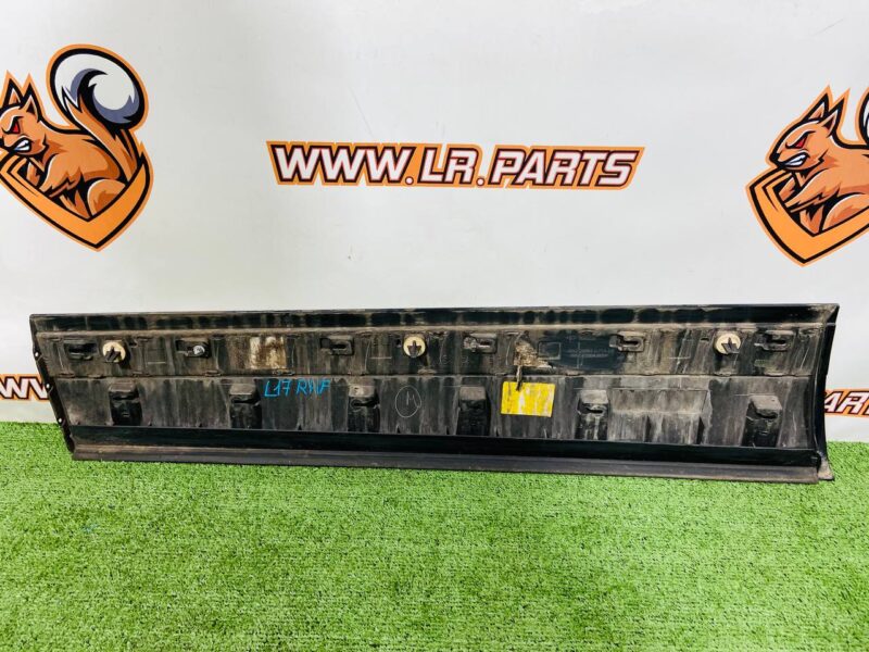 LR146631 Front right door molding Range Rover Velar L560 (2018-) USED - Image 22
