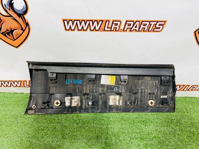 LR146635 Rear right door molding Range Rover Velar L560 (2018-) USED - Image 20