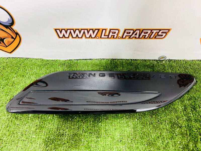 LR153964 Hood grille right Range Rover Velar L560 (2018-) Used cost 75 € in stock 1 pcs.