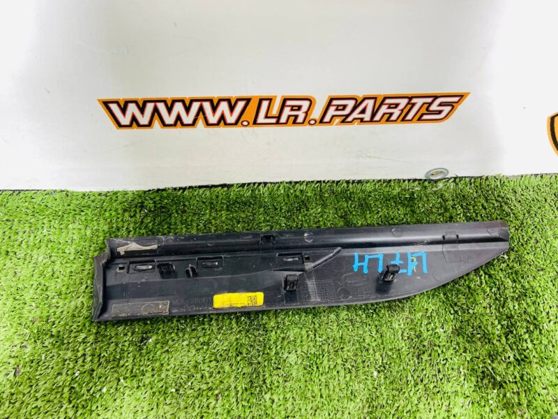 LR153974 Left wing molding Range Rover Velar L560 (2018-) Used cost 100 € in stock 2 pcs.