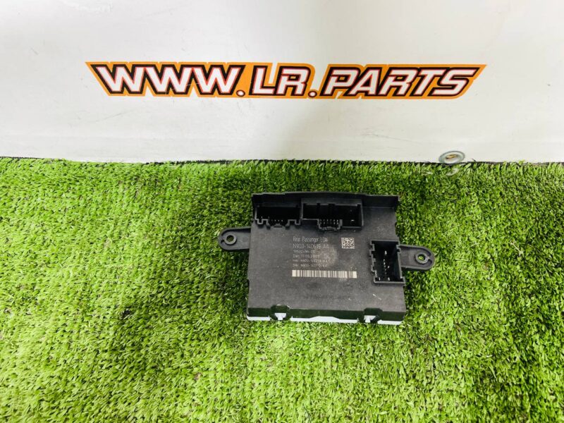 LR170985 Rear door control block passenger side Range Rover Velar L560 (2018-) Used cost  € in stock 1 pcs.