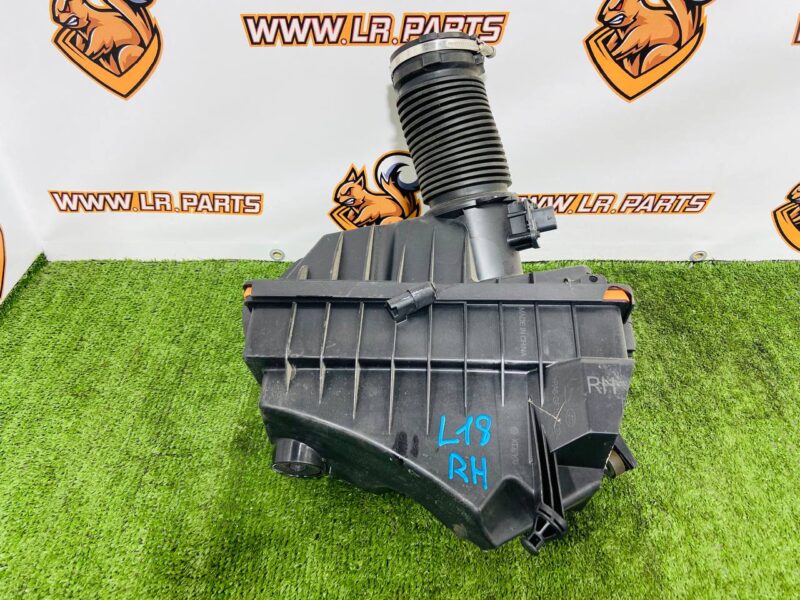 113123495 Right Air Filter Housing for Range Rover L460 (2023-) Used cost  € in stock 1 pcs.