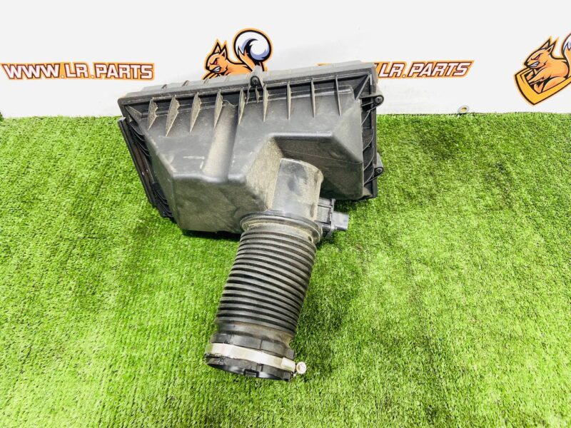 113123495 Right Air Filter Housing for Range Rover L460 (2023-) Used cost  € in stock 1 pcs.