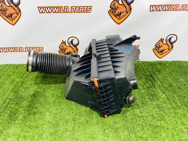 113123495 Right Air Filter Housing for Range Rover L460 (2023-) Used cost  € in stock 1 pcs.
