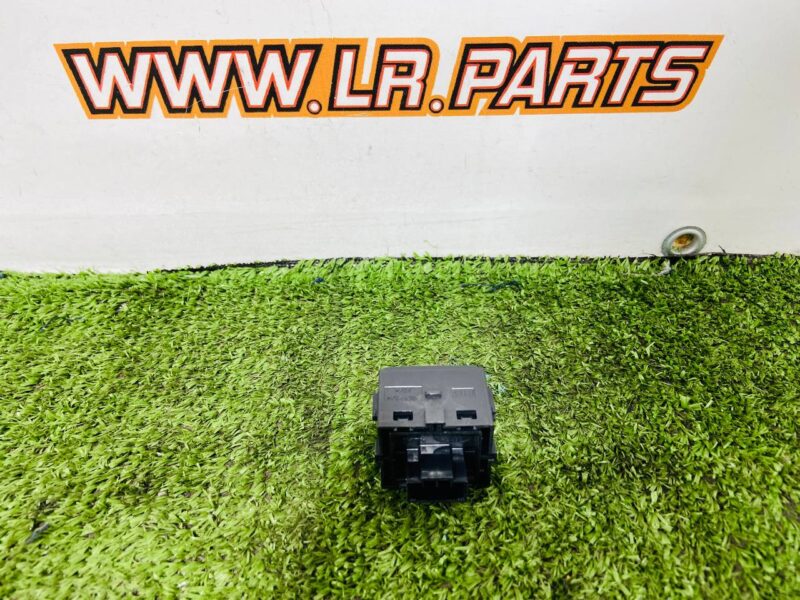 LR081326 Range Rover L460 (2023-) Used Seat Heater Switch cost  € in stock 1 pcs.