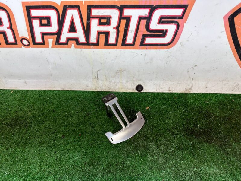 LR139904 Paddle shift left Range Rover Velar L560 (2018-) used cost  € in stock 1 pcs.