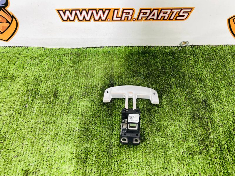 LR139905 Paddle shift right Range Rover Velar L560 (2018-) used cost  € in stock 1 pcs.