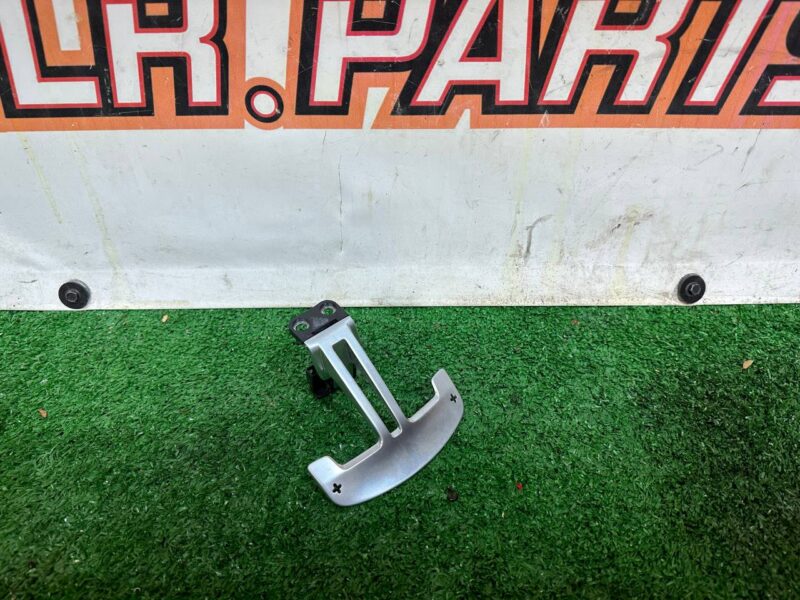 LR139905 Paddle shift right Range Rover Velar L560 (2018-) used cost  € in stock 1 pcs.