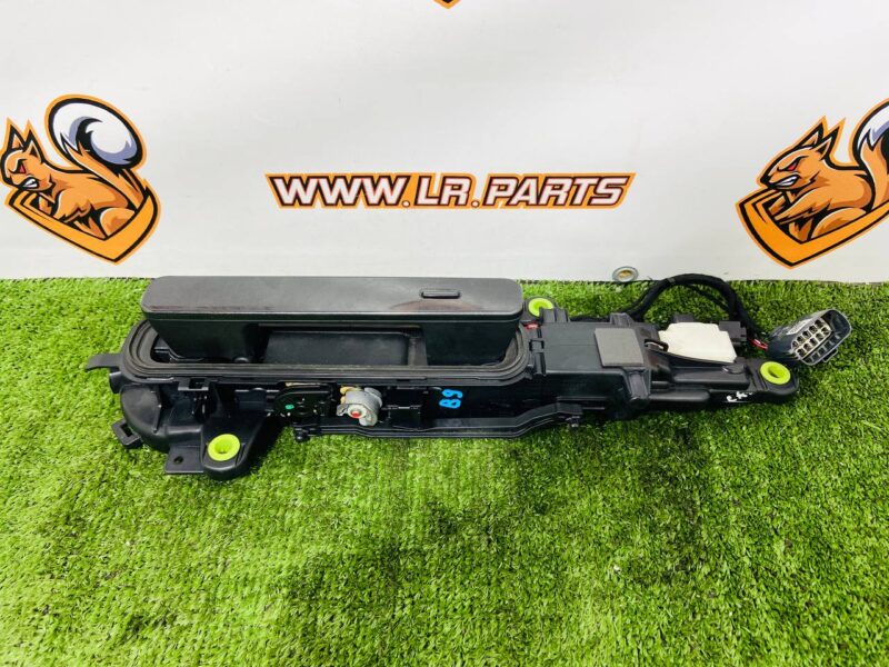 LR144889 Door handle outer front left Range Rover Evoque New L551 (2019-) Used cost 80 € in stock 1 pcs.