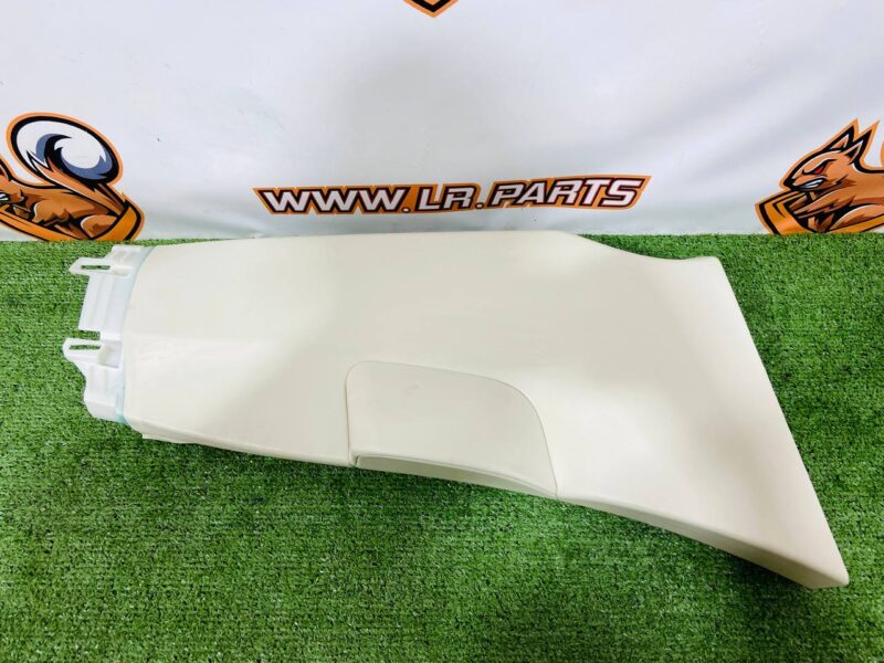 LR150899 Trim of the right central pillar Range Rover L460 (2023-) Used cost 270 € in stock 1 pcs.