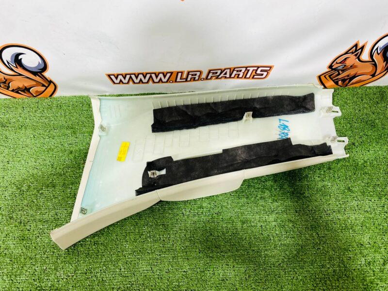 LR150899 Trim of the right central pillar Range Rover L460 (2023-) Used cost 270 € in stock 1 pcs.