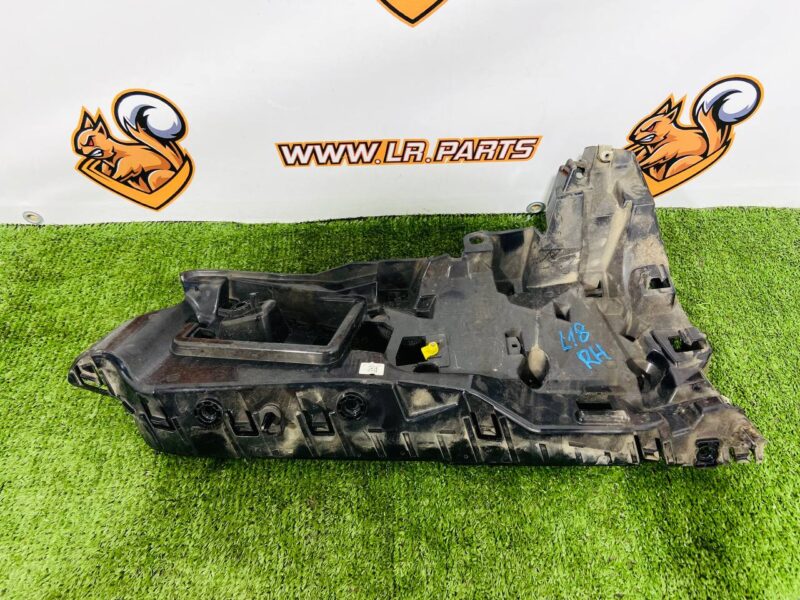 LR151053 Right Rear Bumper Bracket for Range Rover L460 (2023-) Second-hand cost 60 € in stock 1 pcs.