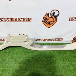 LR151169 Right rear footrest protection plate Range Rover L460 (2023-) Used cost 180 € in stock 1 pcs.