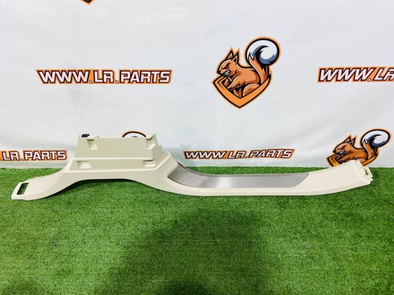LR151169 Right rear footrest protection plate Range Rover L460 (2023-) Used cost 180 € in stock 1 pcs.