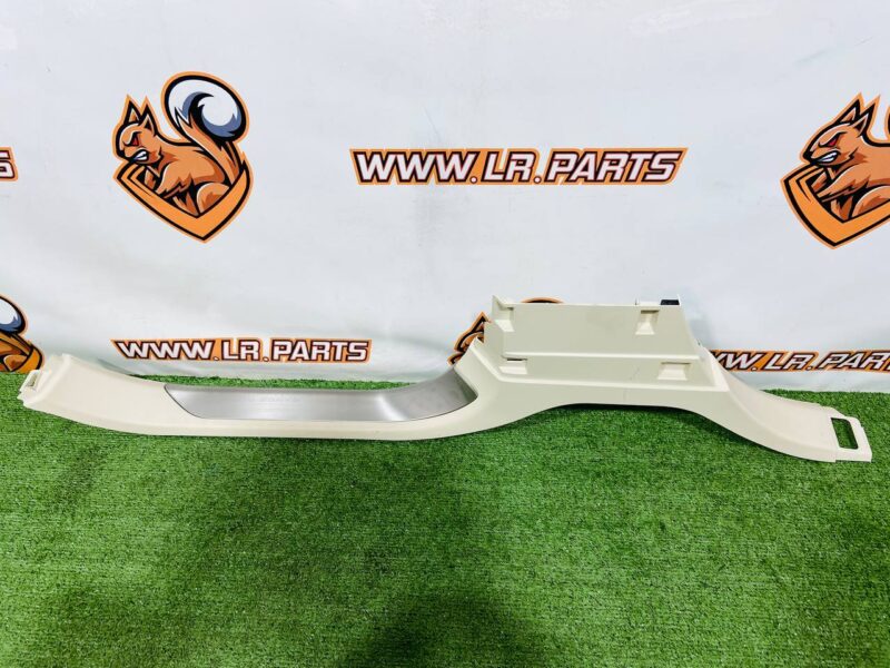 LR151192 Rear left footrest protection plate Range Rover L460 (2023-) Used cost 180 € in stock 1 pcs.
