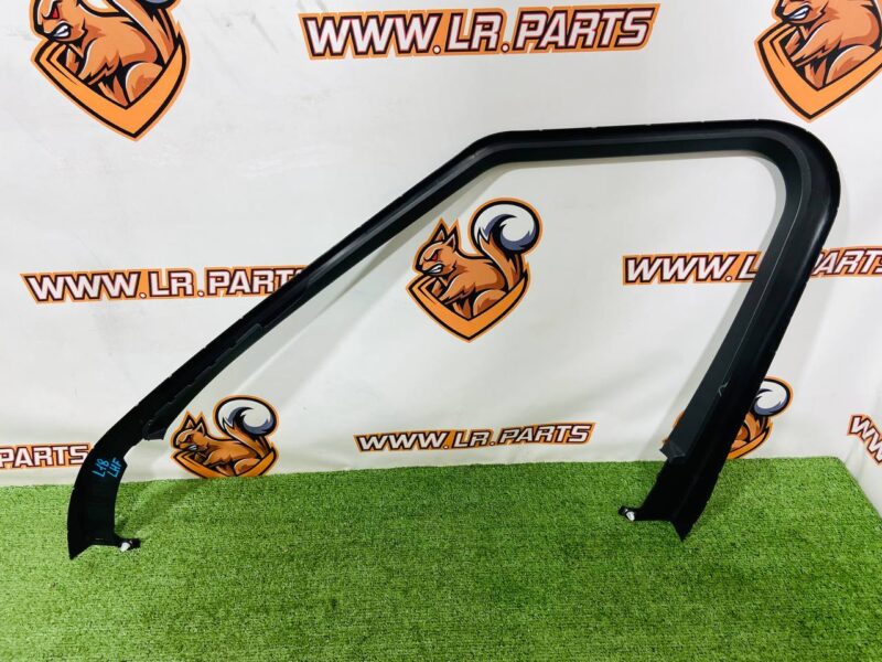 LR151533 Molding of the front door window frame, left Range Rover L460 (2023-) Used cost 90 € in stock 1 pcs.