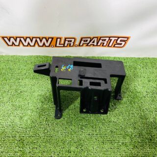 LR151593 Support for the finishing of the right rear shelf Range Rover L460 (2023-) Used cost 60 € in stock 1 pcs.