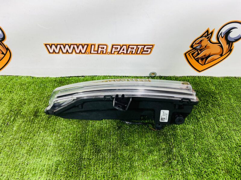 LR152161 Right Fog Light for Range Rover L460 (2023-) Used cost 160 € in stock 1 pcs.