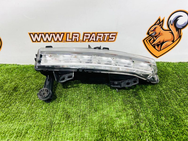 LR152161 Right Fog Light for Range Rover L460 (2023-) Used cost 160 € in stock 1 pcs.