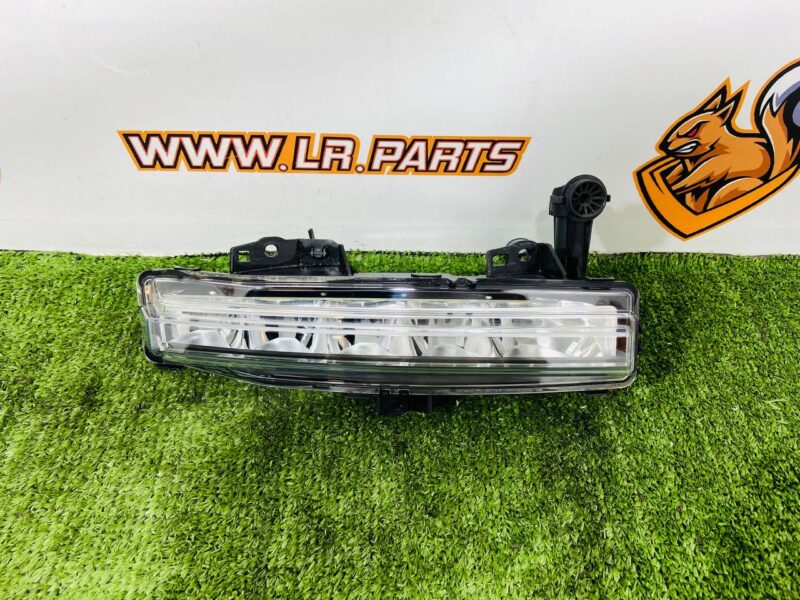 LR152161 Right Fog Light for Range Rover L460 (2023-) Used cost 160 € in stock 1 pcs.