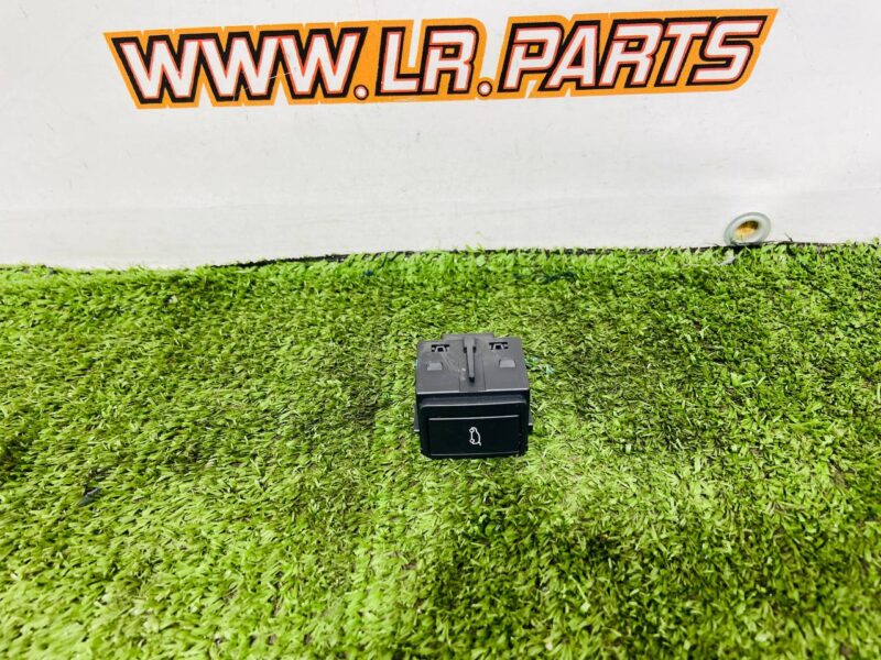 LR152336 Trunk lid release button for Range Rover Sport L461 (2023-) Used"" cost  € in stock 2 pcs.