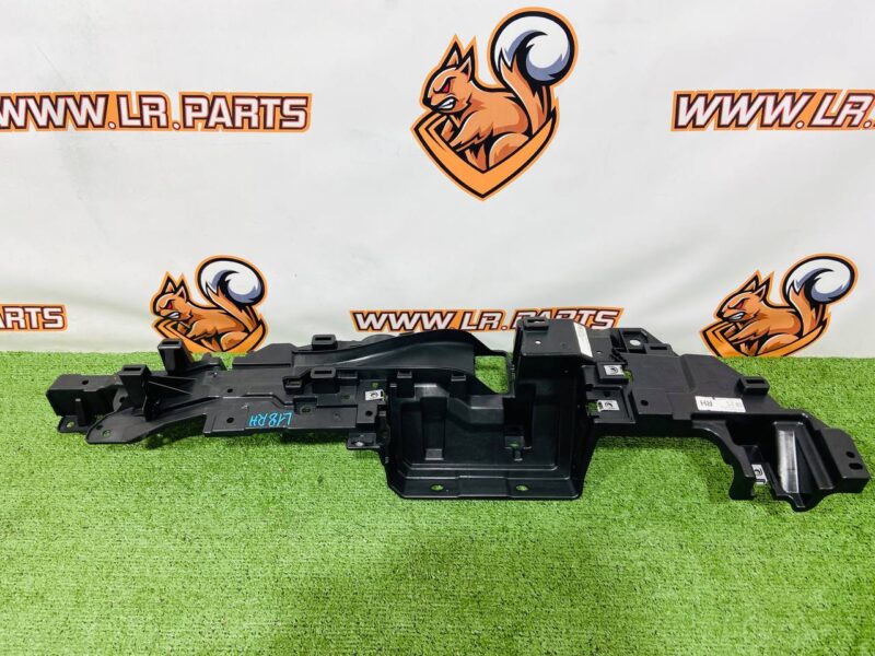 LR152986 Right support of the cargo compartment panel Range Rover L460 (2023-) Used cost 90 € in stock 1 pcs.